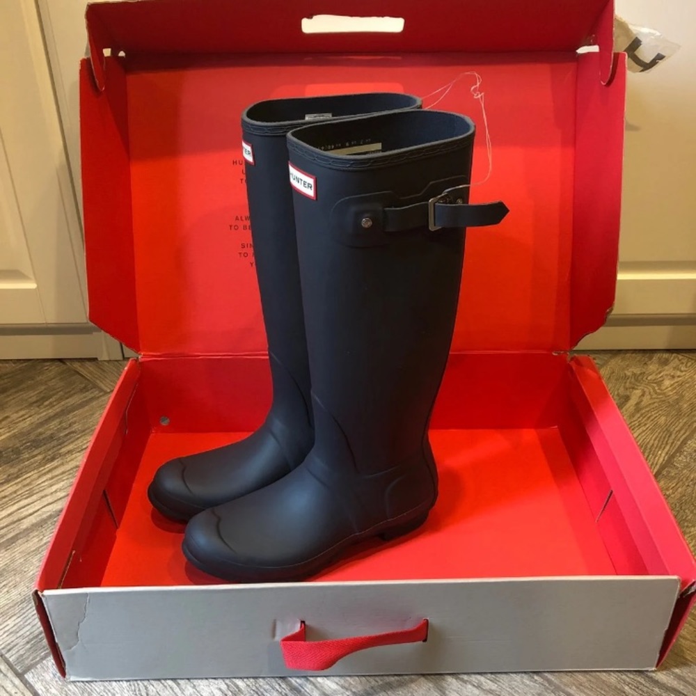 New in box authentic hunter boots